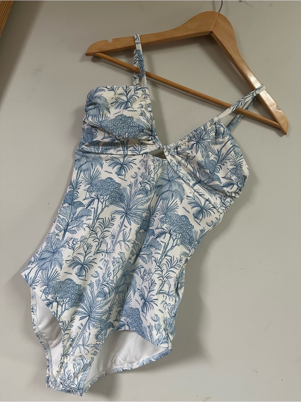 Shade & Shore White One-Piece with Blue Tropical Print - Picture 2 of 7